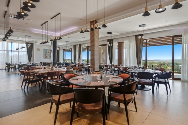 Hotel & Winery Dve Kule